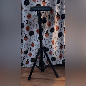 Stand up arm rest for tattoos and other business plans!